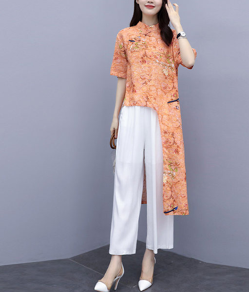 Uue mudeli naiste komplekt kahest osast - asümmeetriline pluus ja püksid