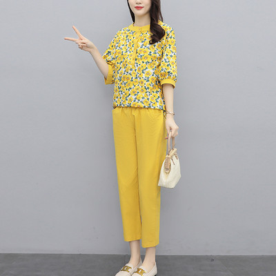 Καλοκαιρινό σετ - μπλούζα με φλοράλ μοτίβο και παντελόνι