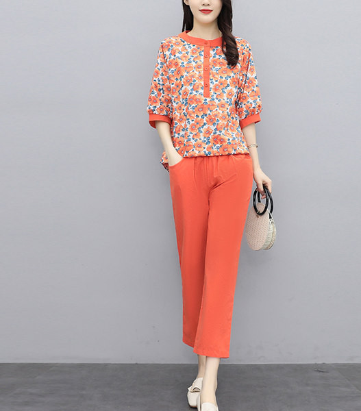 Καλοκαιρινό σετ - μπλούζα με φλοράλ μοτίβο και παντελόνι