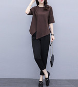 Ležerni ženski komplet asimetrične bluze i hlača