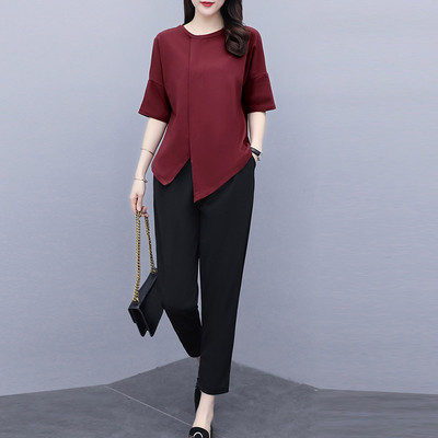 Ležerni ženski komplet asimetrične bluze i hlača