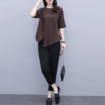 Ležerni ženski komplet asimetrične bluze i hlača