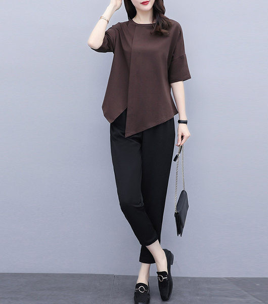 Ležerni ženski komplet asimetrične bluze i hlača