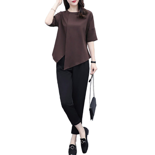 Ležerni ženski komplet asimetrične bluze i hlača