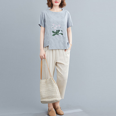 Γυναικείο σετ με κεντημένα λουλούδια