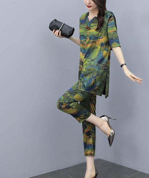 Ženski dnevni set iz dva dela sa aplikacijom