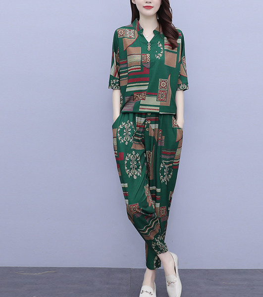 Kevadeks sobiv kahes värvitoonis naiste komplekt