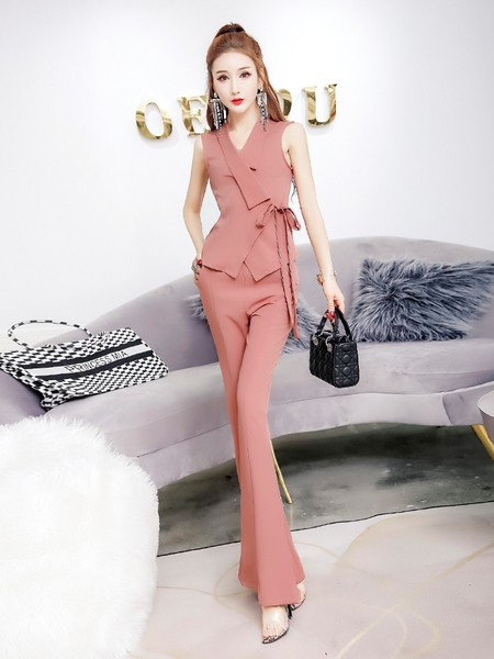 Ženski komplet u tri boje i kravate