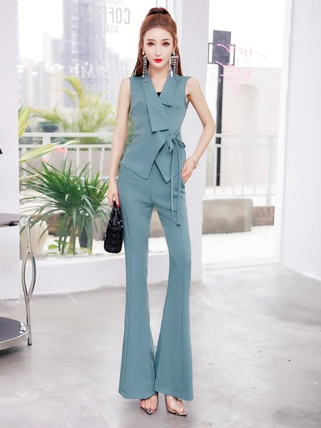 Ženski komplet u tri boje i kravate