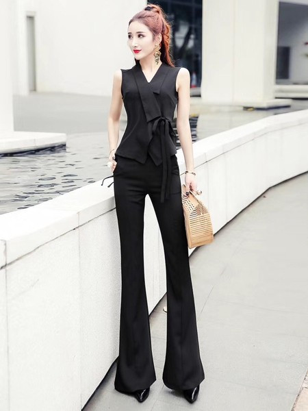 Ženski komplet u tri boje i kravate