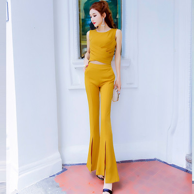 Moodne naiste komplekt kahest osast - topp ja lõhikutega püksid