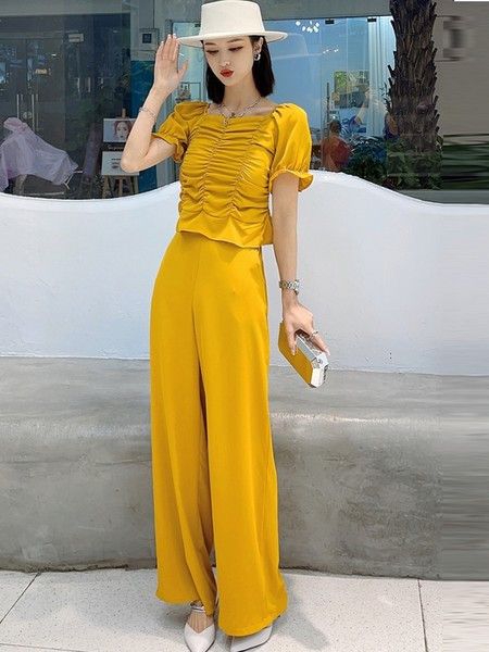 Ženski komplet dvodijelnih hlača visokog struka i bluze kratkih rukava