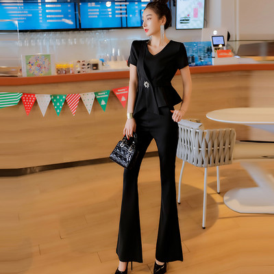 Elegantan ženski komplet - asimetrična bluza s metalnim ukrasom i duge hlače