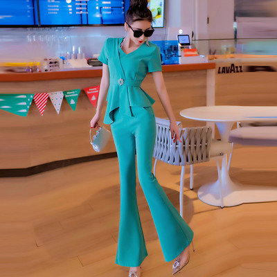 Elegantan ženski komplet - asimetrična bluza s metalnim ukrasom i duge hlače