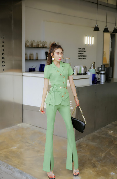 Moderan ženski komplet iz dva dijela - jakne i hlača