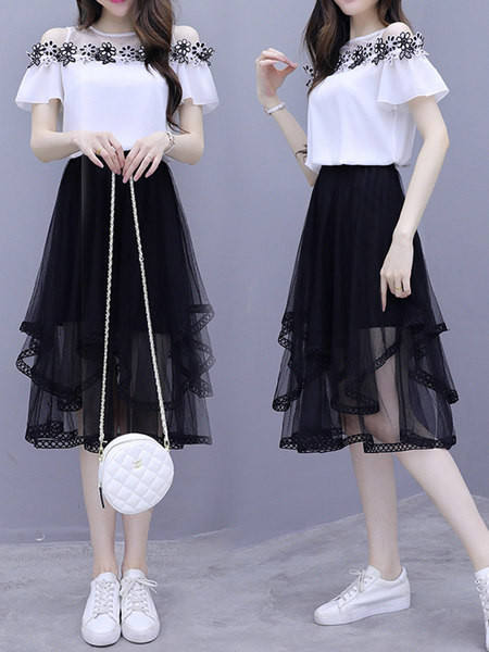 Ženski komplet od dva dijela suknja i bluza sa kratkim rukavima i vezom