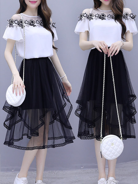 Ženski komplet od dva dijela suknja i bluza sa kratkim rukavima i vezom