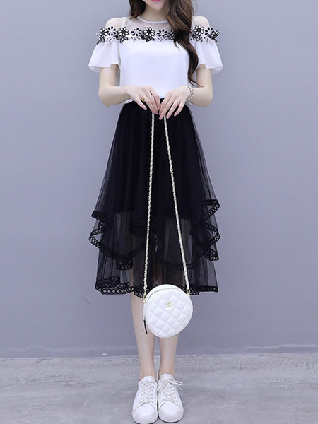 Ženski komplet od dva dijela suknja i bluza sa kratkim rukavima i vezom