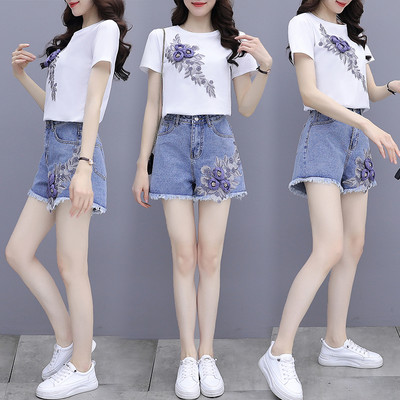 Νέο μοντέλο γυναικείο σετ με φλοράλ κέντημα - T-shirt και κοντό τζιν
