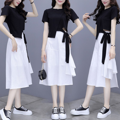 Naiste komplekt kaheosalisest pluusist ja seelikust