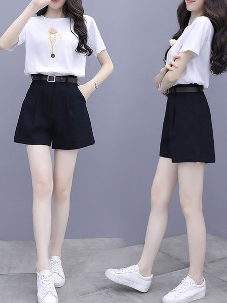 Ženski komplet od dva komada kratkih hlačica i majice s kratkim rukavima i aplikacijom