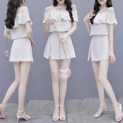 Γυναικείο σετ κατάλληλο για το καλοκαίρι