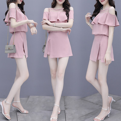 Γυναικείο σετ κατάλληλο για το καλοκαίρι