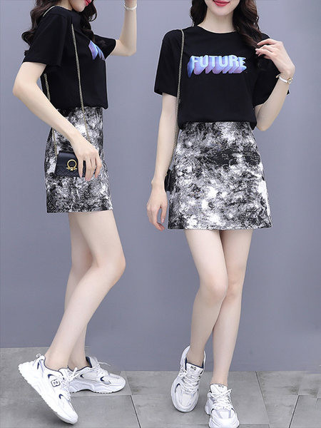 Дамски комплект от тениска и пола 