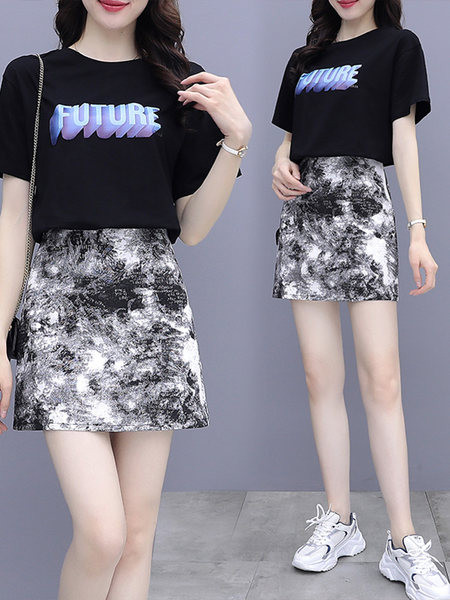 Дамски комплект от тениска и пола 