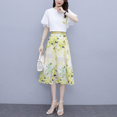 Σετ μοντέρνα γυναικεία φούστα με φλοράλ μοτίβο και μπλούζα