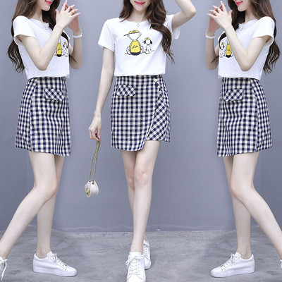 Καθημερινό γυναικείο σετ - T-shirt με στάμπα και καρό φούστα