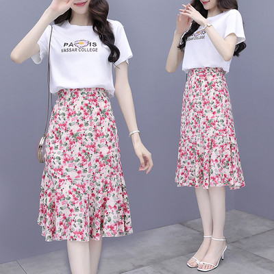 Casual γυναικείο σετ μπλουζάκι και φούστα με φλοράλ μοτίβο