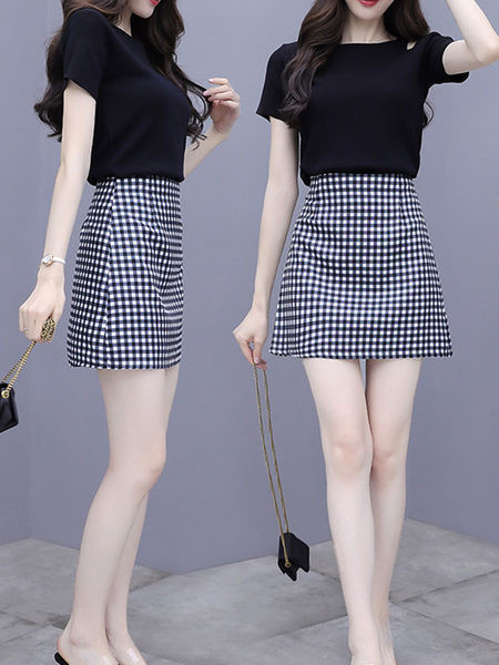 Dnevni ljetni komplet - T-shirt i karirana suknja