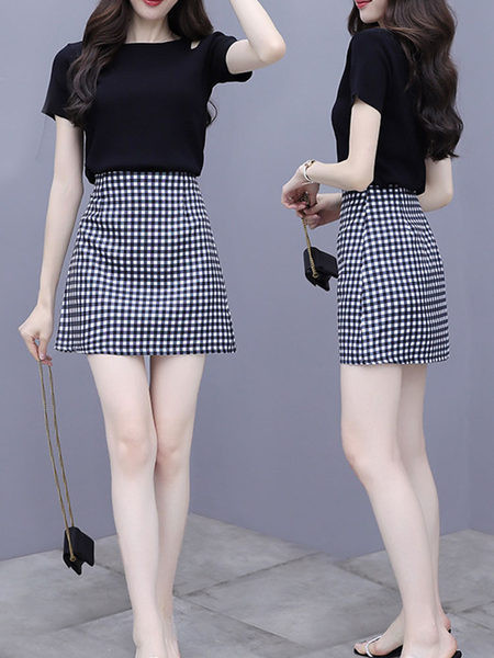 Dnevni ljetni komplet - T-shirt i karirana suknja