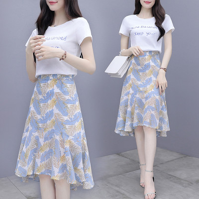 Γυναικείο σετ φούστα  και μπλουζάκι με επιγραφή