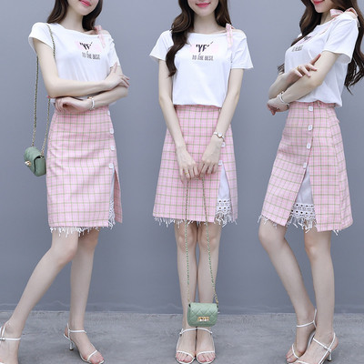 Καθημερινό καλοκαιρινό σετ - T-shirt και καρό φούστα με σκίσιμο