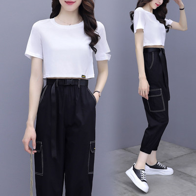 Majica kratkih rukava i sportske hlače - ženski komplet iz dva dijela