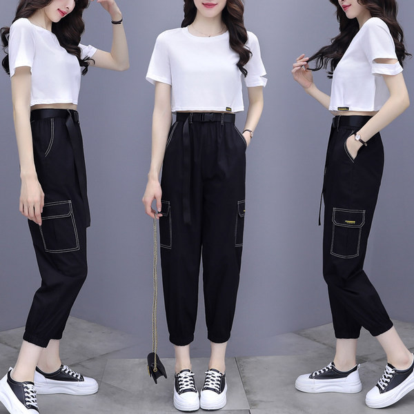 Majica kratkih rukava i sportske hlače - ženski komplet iz dva dijela