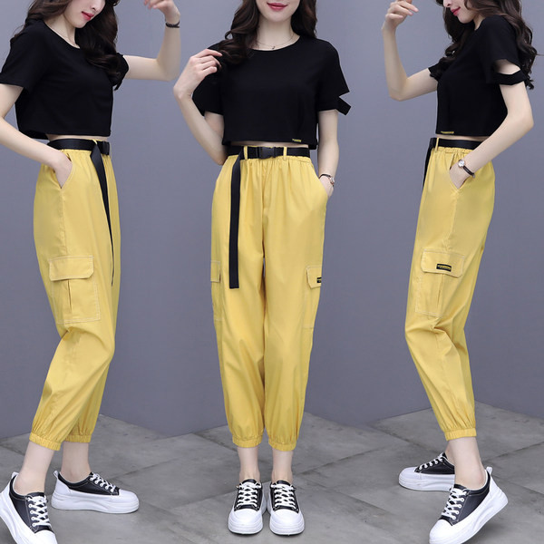 Majica kratkih rukava i sportske hlače - ženski komplet iz dva dijela