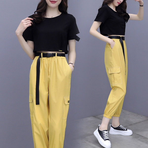 Majica kratkih rukava i sportske hlače - ženski komplet iz dva dijela