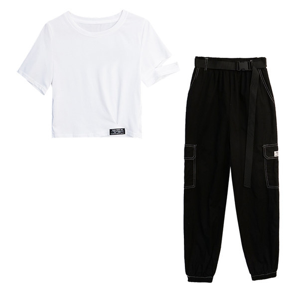 Majica kratkih rukava i sportske hlače - ženski komplet iz dva dijela