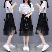 Uus mudelikomplekt kaheosalisest seelikust ja T-särgist