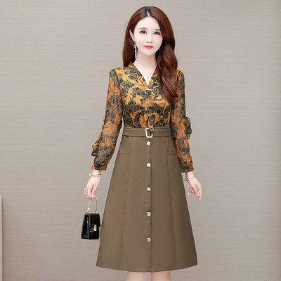 Μοντέρνο γυναικείο σετ δύο μερών - πουκάμισο και φούστα