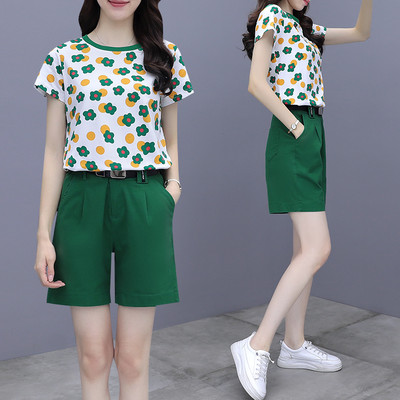 Γυναικείο σετ  σορτς και μπλουζάκι με κοντό μανίκι και έγχρωμη απλικέ