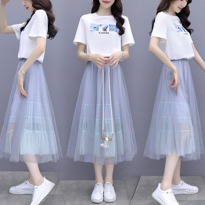 Moodne naiste T-särgi ja hülgeseeliku komplekt