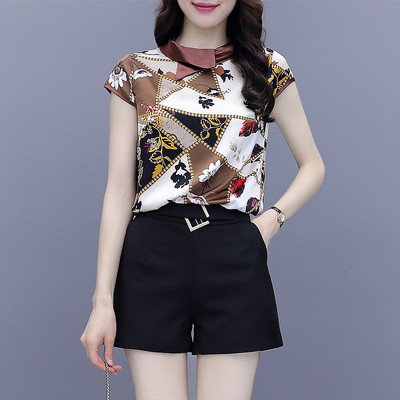 Μοντέρνο γυναικείο σετ - πουκάμισο με κοντό μανίκι και σορτς