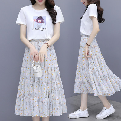 Γυναικείο καλοκαιρινό σετ μπλουζάκι και κλος φούστα με φλοράλ μοτίβο