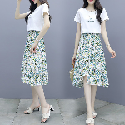 Casual σετ - φούστα με φλοράλ μοτίβα και μπλουζάκι