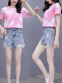 Komplekt kahest teksapüksist ja aplikatsiooniga T-särgist