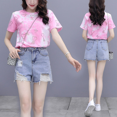 Komplekt kahest teksapüksist ja aplikatsiooniga T-särgist